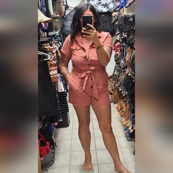 Vetinee Women's Belted Short Sleeved Romper in Medium - Picture 2 of 7